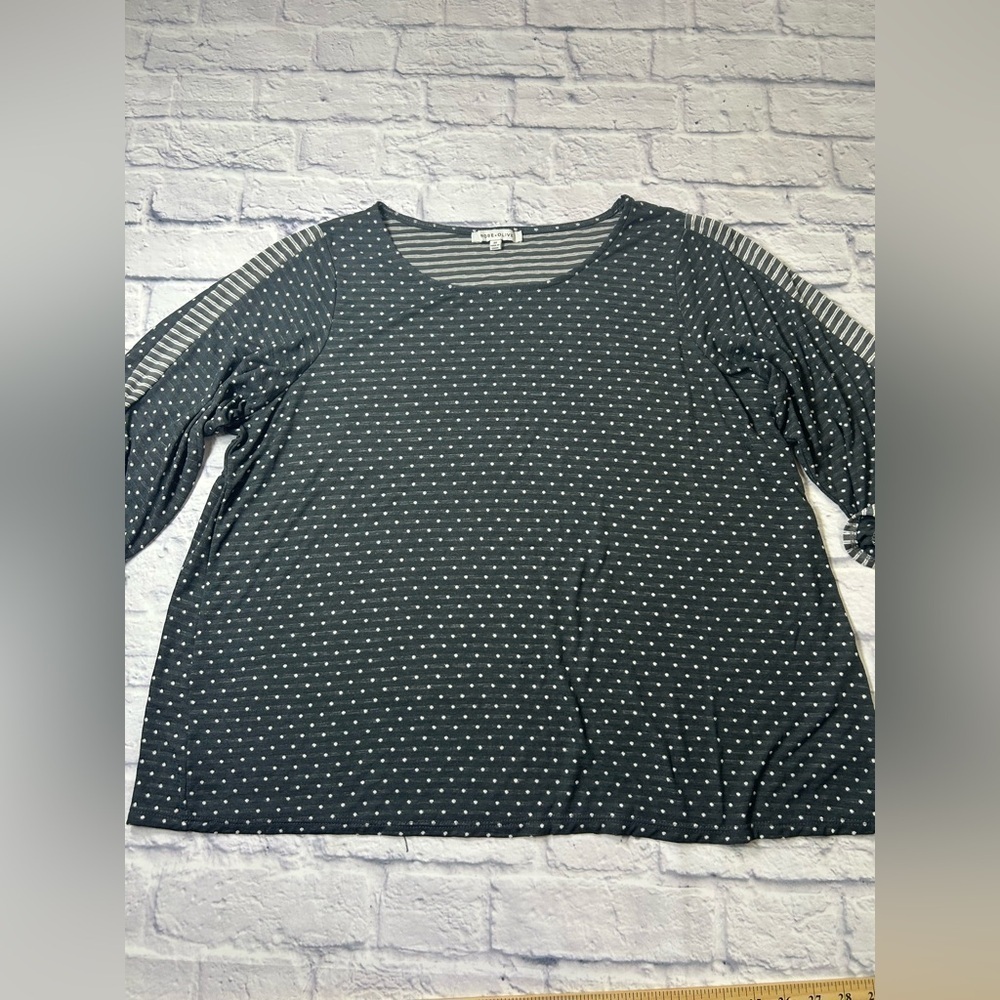 Anthropologie Rose & Olive Gray/White Polka Dot Top. 3/4 Length Sleeve. Size 2X